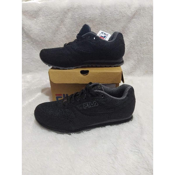 SEPATU FILA HITAM ORIGINAL DARI MATAHARI