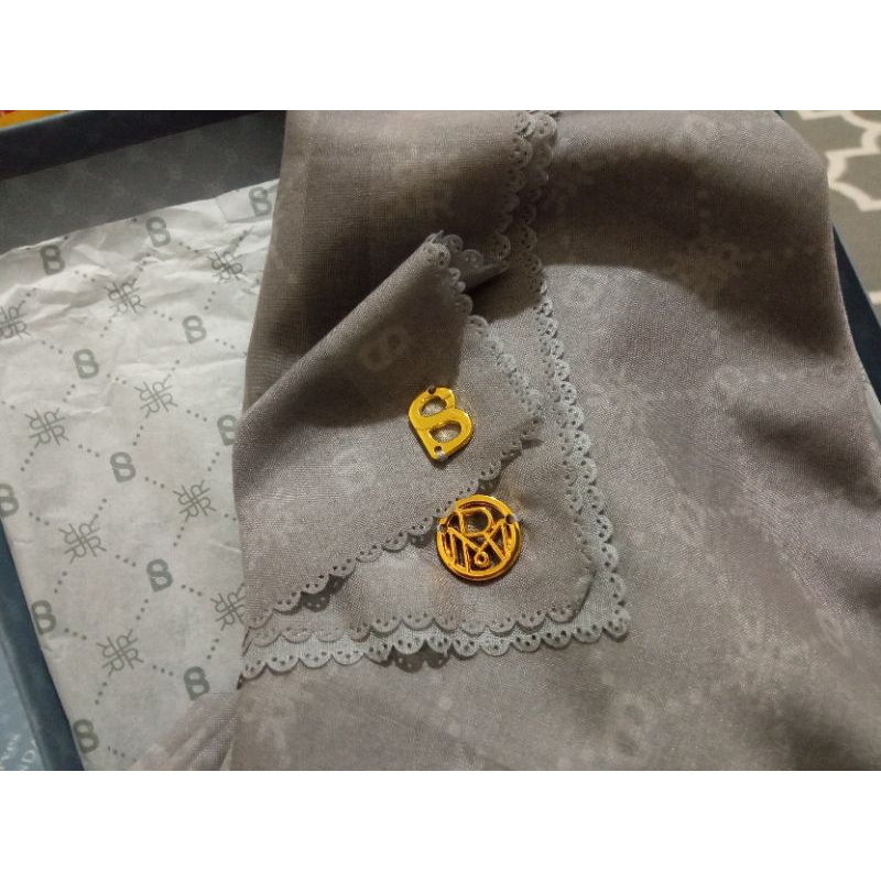 Preloved Xanadu Monogram Buttonscarves Tornado