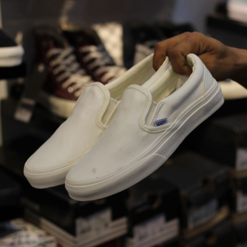 vans slip on total white