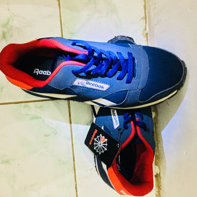 SEPATU REEBOK WANITA