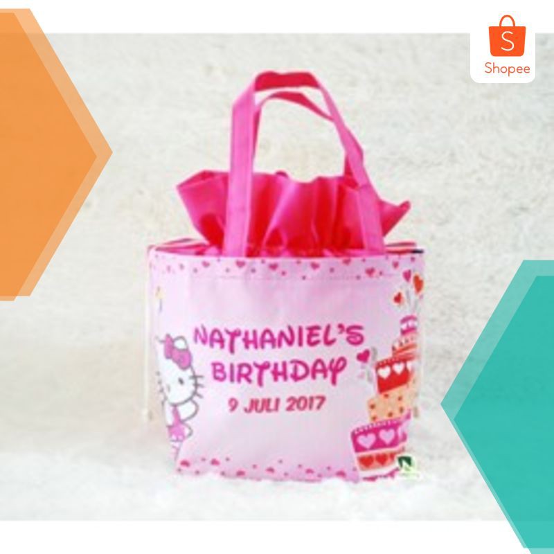 

TAS ULTAH CUSTOM SERUT BOX UK 20 CM GOODIE BAG