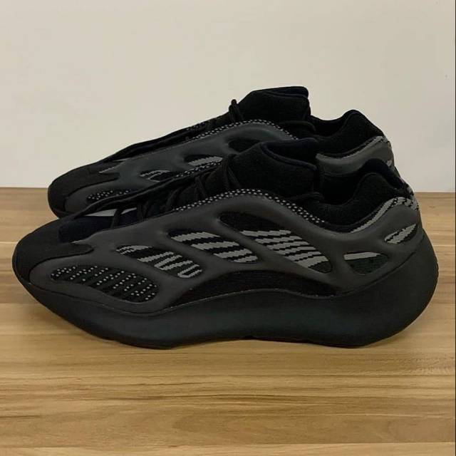 yeezy 700 black v3