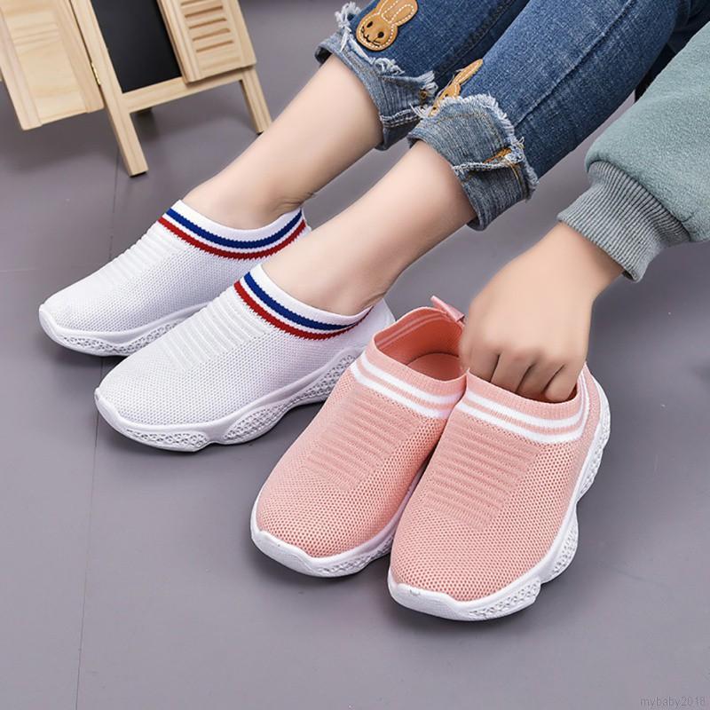 Sepatu Sneakers Dengan Bahan Breathable Dan Sole Elastis Sepatu Sneakers Dengan Bahan Breathable Dan Sole Elastis