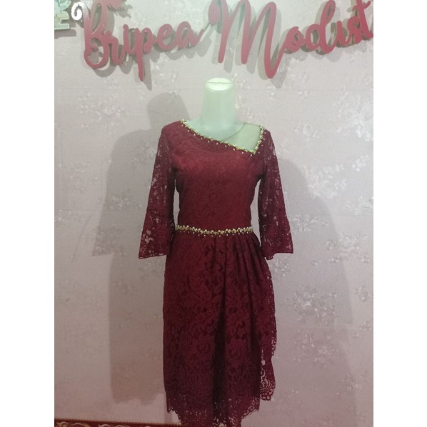 DRESS PESTA MAROON