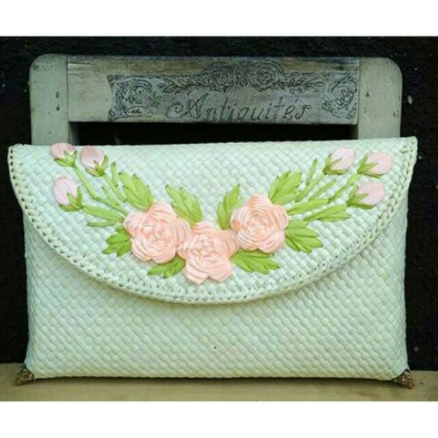 Clutch Bunga Sulam