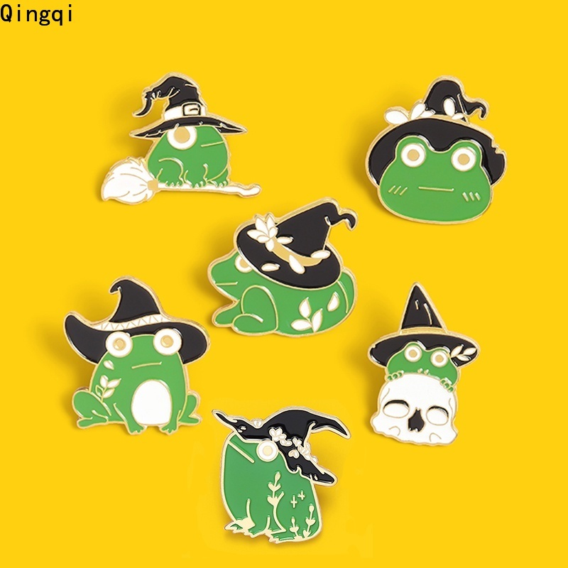 Bros Pin Enamel Desain Kartun Hewan Katak Hijau Topi Penyihir Untuk Hadiah