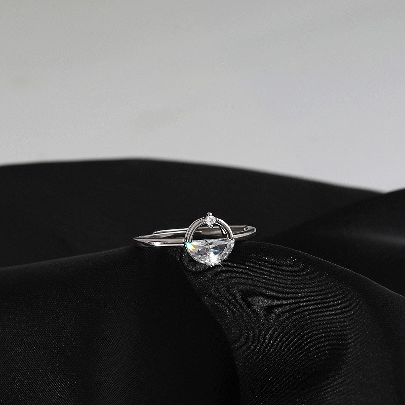 Cincin Wanita Bahan Titanium Steel S925 Hias Kristal Berlian Gaya Korea Untuk Pernikahan