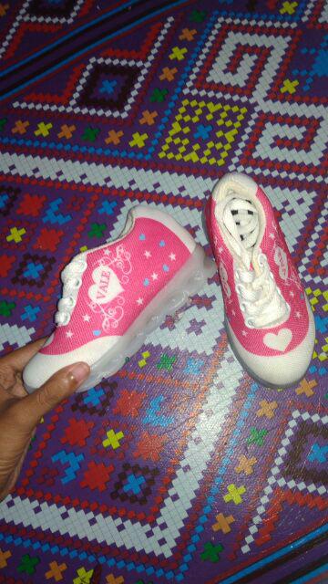  SEPATU  SNEAKERS ANAK  CEWEK USIA  1 2 3 4 TAHUN  CORAK LOVE 