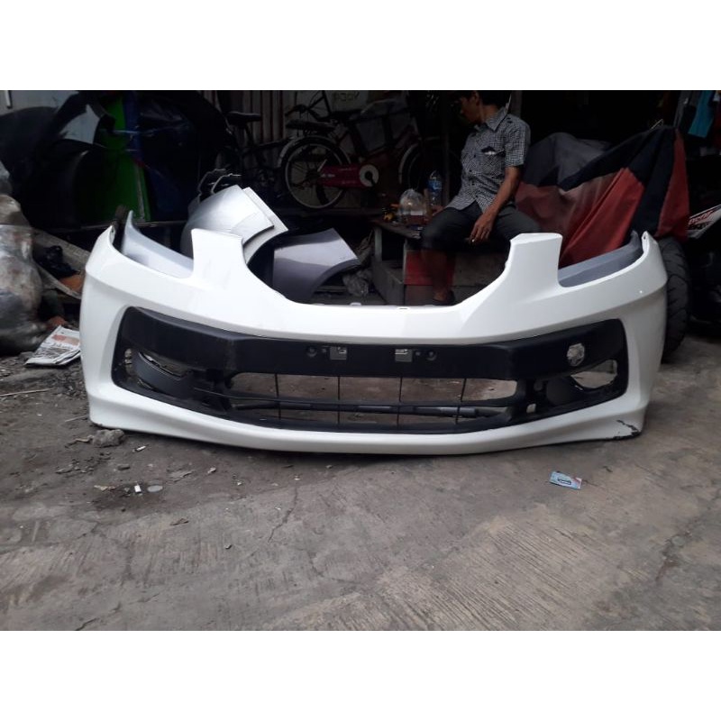 bemper depan brio lama