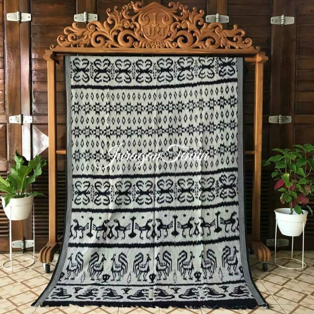 Kain Tenun Blanket Motif Hewan NTT