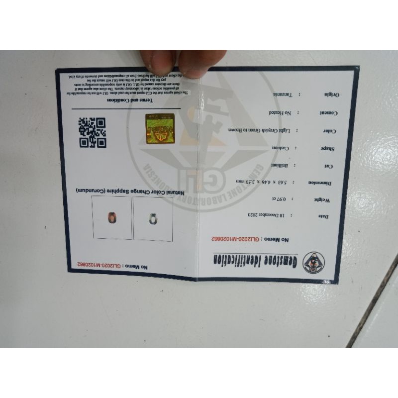 Natural color change sapphire