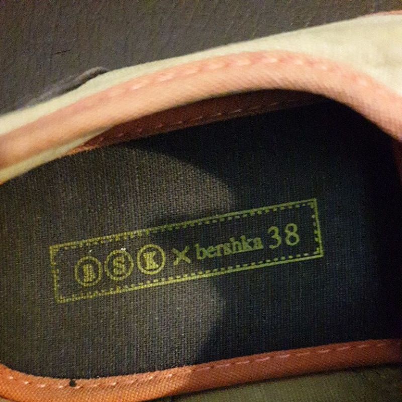 SEPATU BERSHKA PRELOVED ORIGINAL