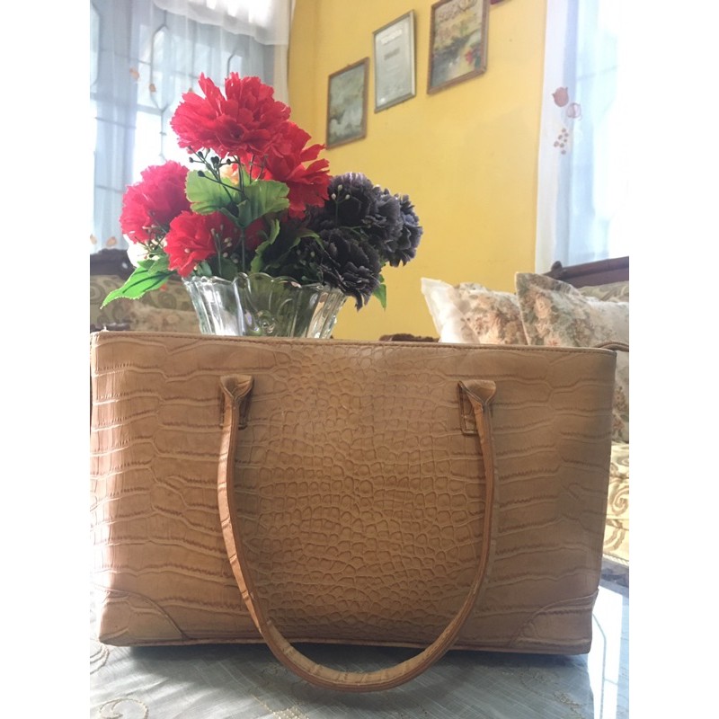 Preloved Tas Pesta motif Croco