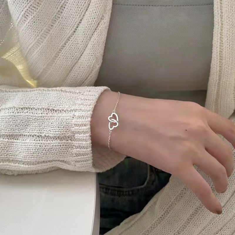 We Flower Gelang Bentuk Hati Model Hollow Warna Silver Untuk Wanita