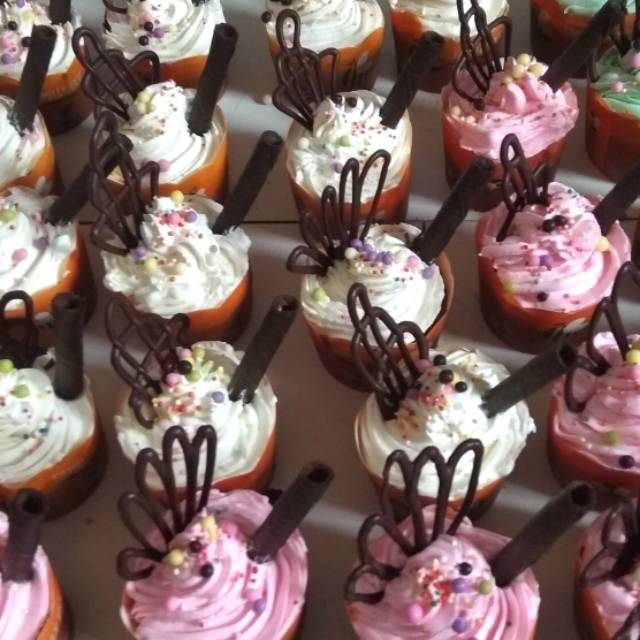 

Cup cake dengan box cantik harga termurah