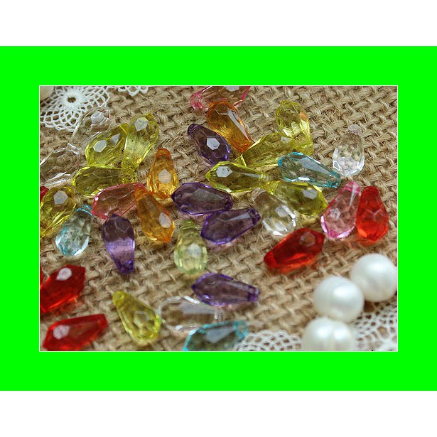 

100 Pcs Manik Akrilik Tetes 6 mm (MPA-043) TDD Craft