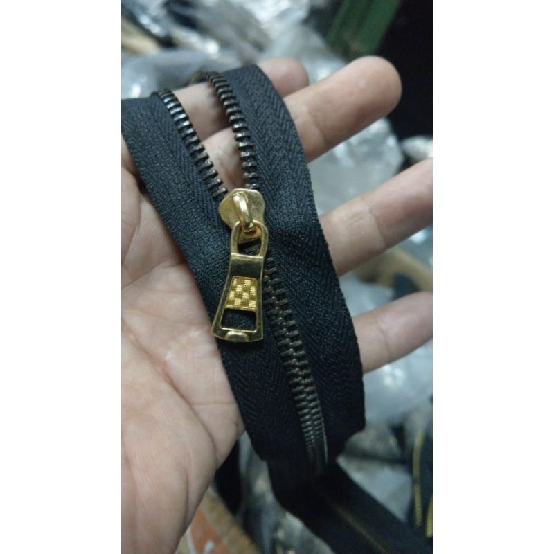 

PAKET RESLETING GIGI BESI NO.5 (LANYARD 5 METER + KEPALA RESLETING 30 PCS)