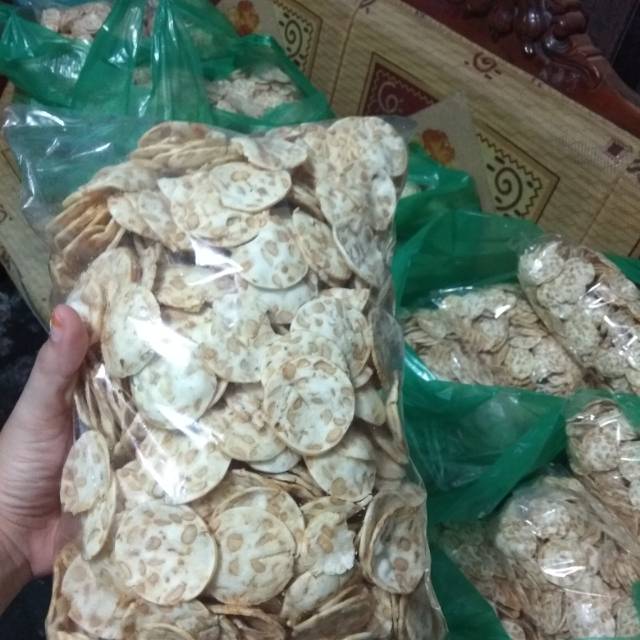 

Aneka jajan kering,