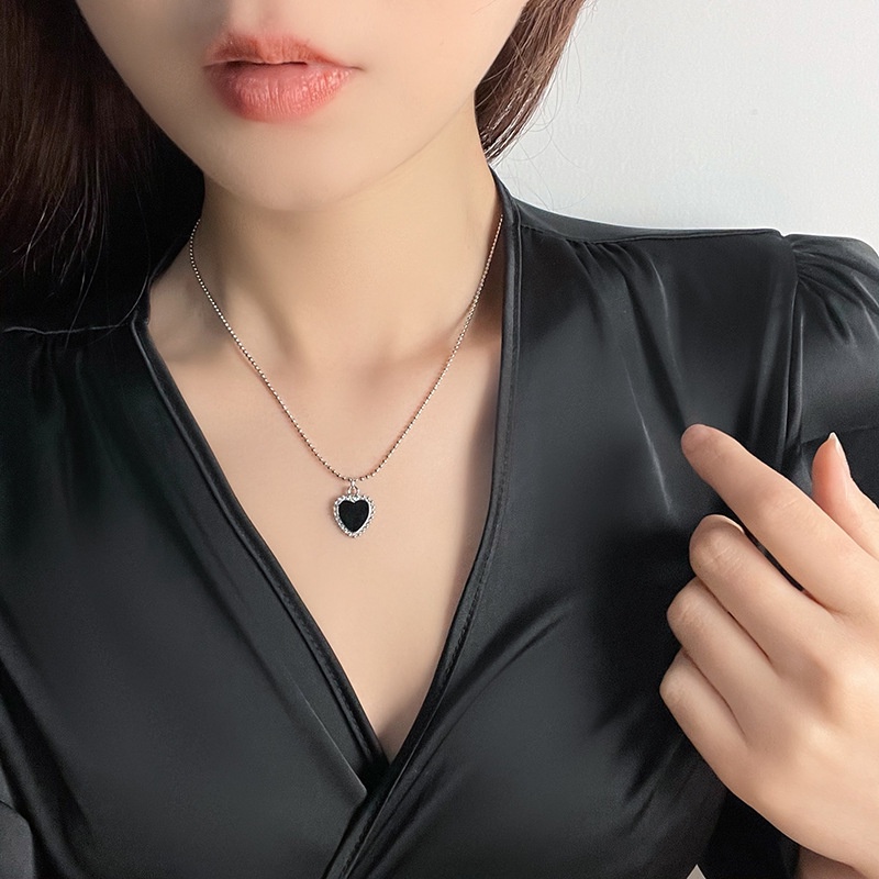 Kalung Rantai Klavikula Dengan Liontin Hati Warna Hitam Untuk Aksesoris