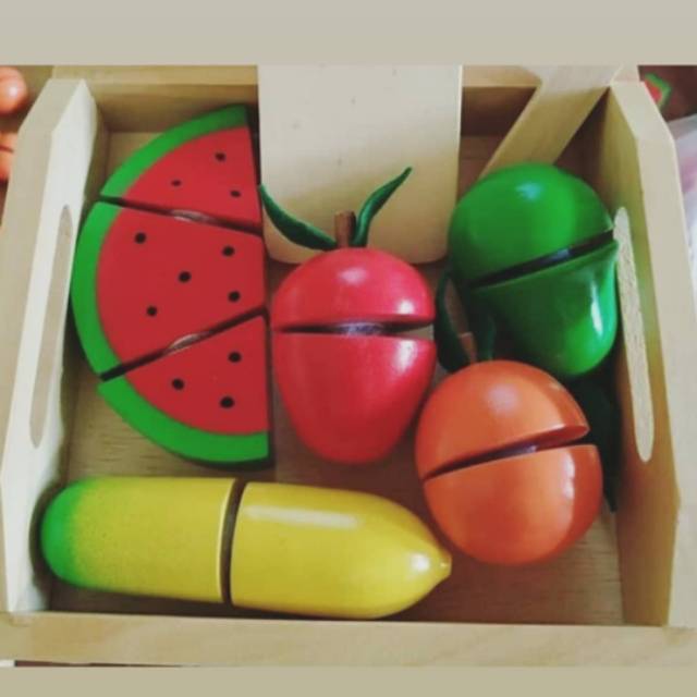 CUTTING FRUIT / VEGETABLE