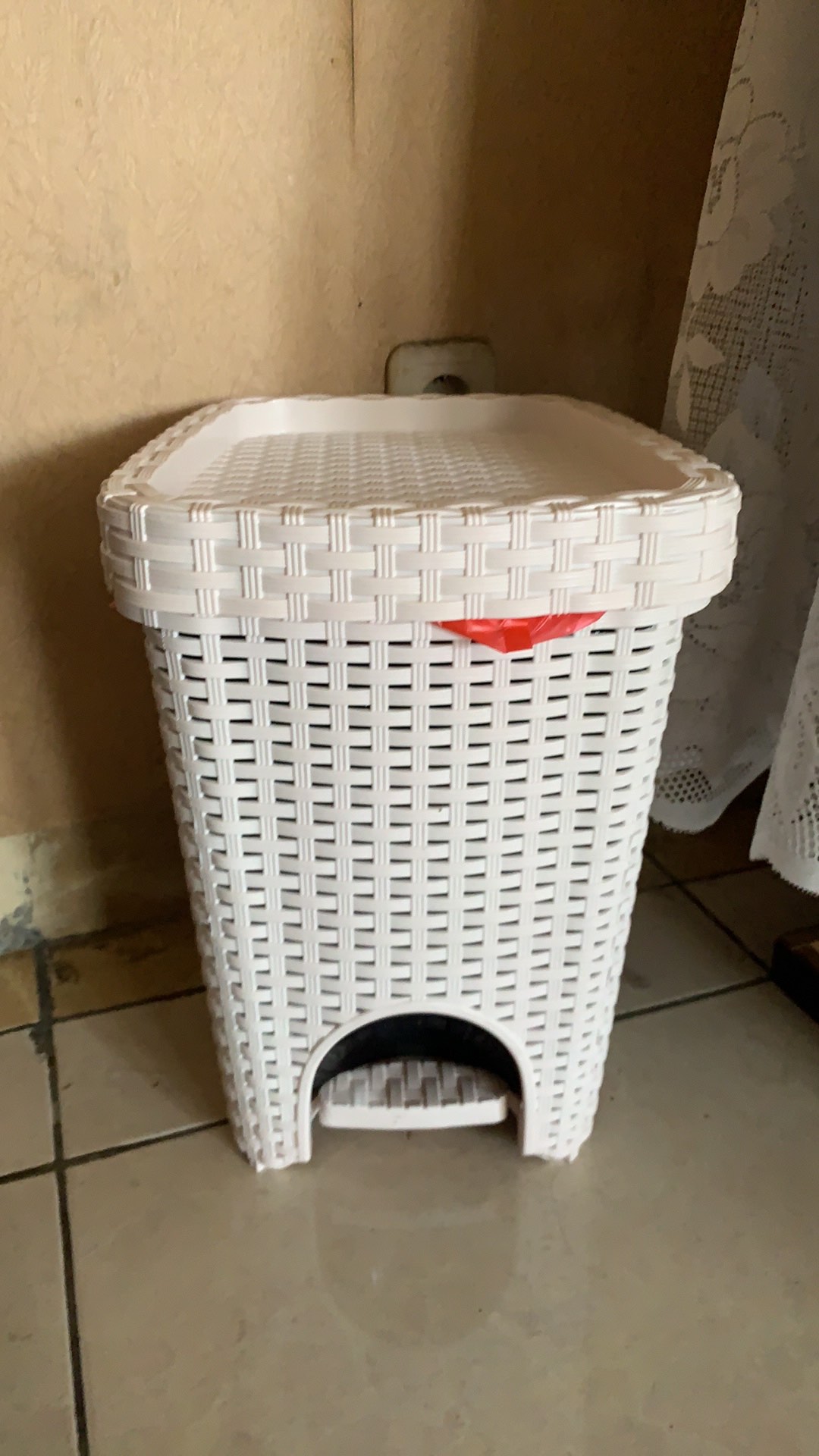 Tempat Sampah Rotan Injak Kiki  / Tong Sampah Indoor  / Keranjang Sampah Genki Market