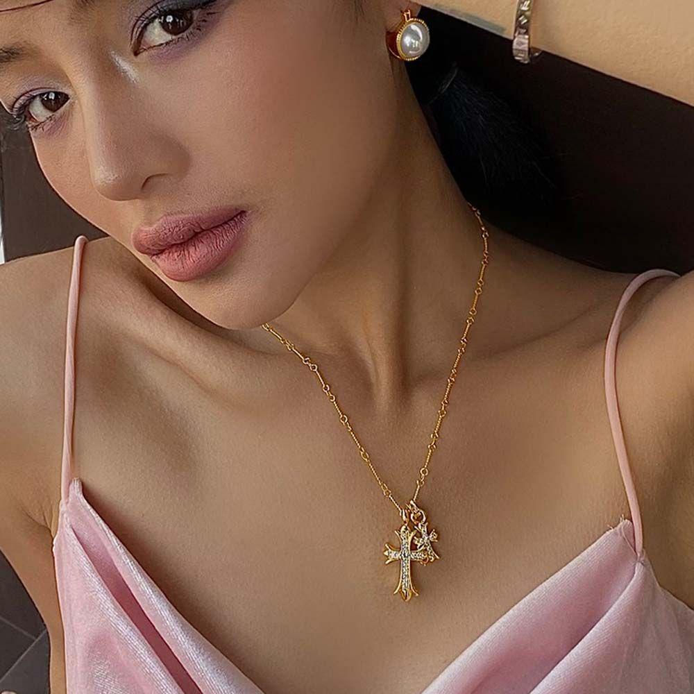 [Elegan] Pria Kalung Perempuan Rantai Klavikula Hip-hop Retro Emas Kalung Panjang Kalung Sweater Rantai Wanita Rantai Klavikula Zirkon Kalung Salib Ganda