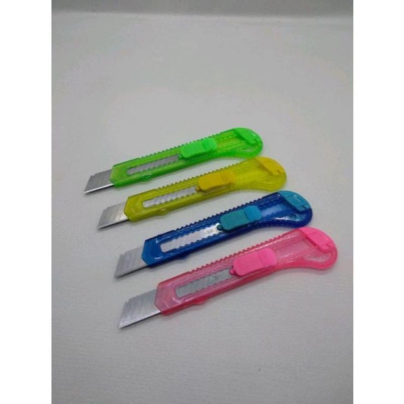 Cutter/Pemotong Kertas/Pisau Cutter Plastik Besar (Pcs)