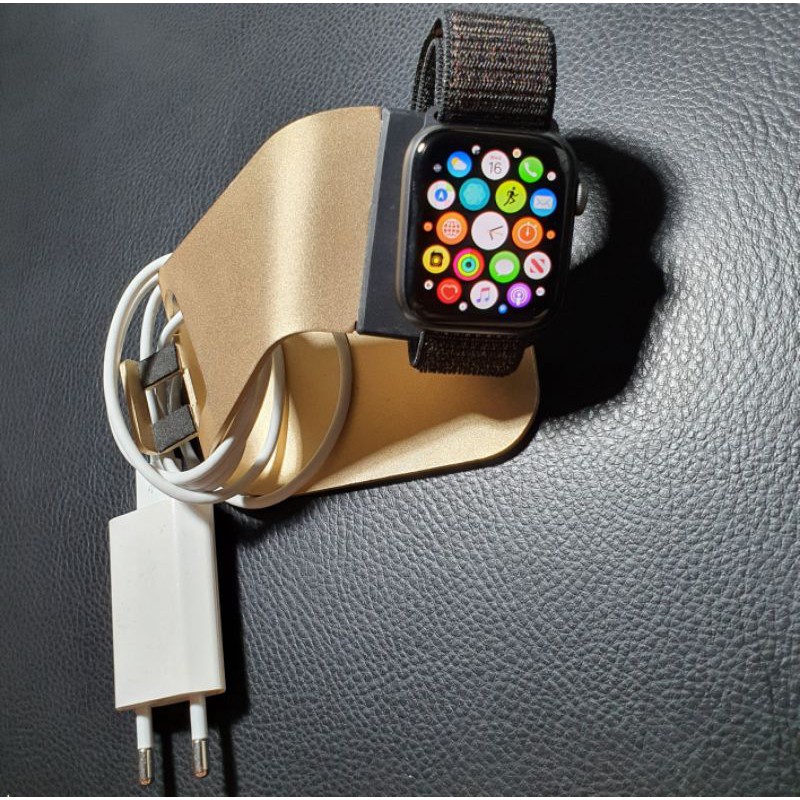 Charging Stand for Apple Watch Series 4.