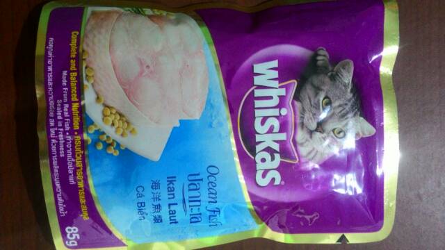 Whiskas pouch banyak variant rasa pakan kucing basah wetfood