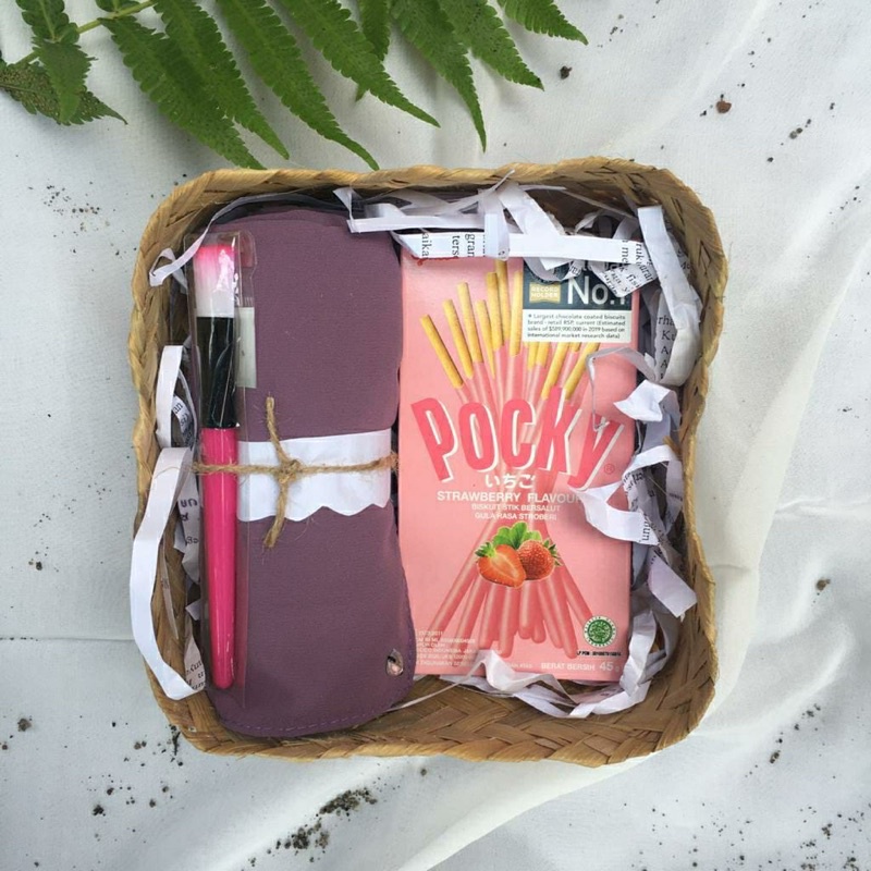

HAMPERS JILBAB+POCKY/NEXTAR/HAMPERS MURAH GIFTBOX LUCU/BESEK