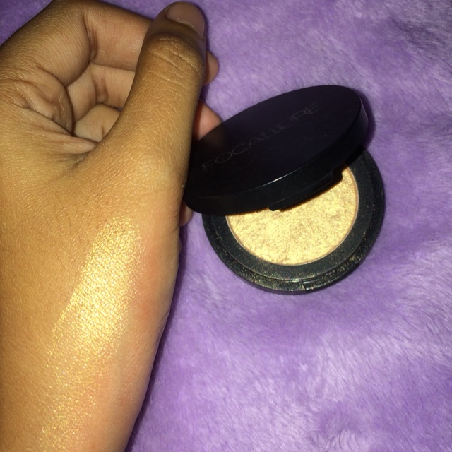 Preloved focallure highlighter