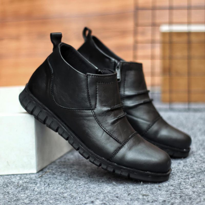 Carrybeus Sepatu Boots Pria Casual Formal Resleting Hitam Kulit Asli Santai Kerja Touring Biker