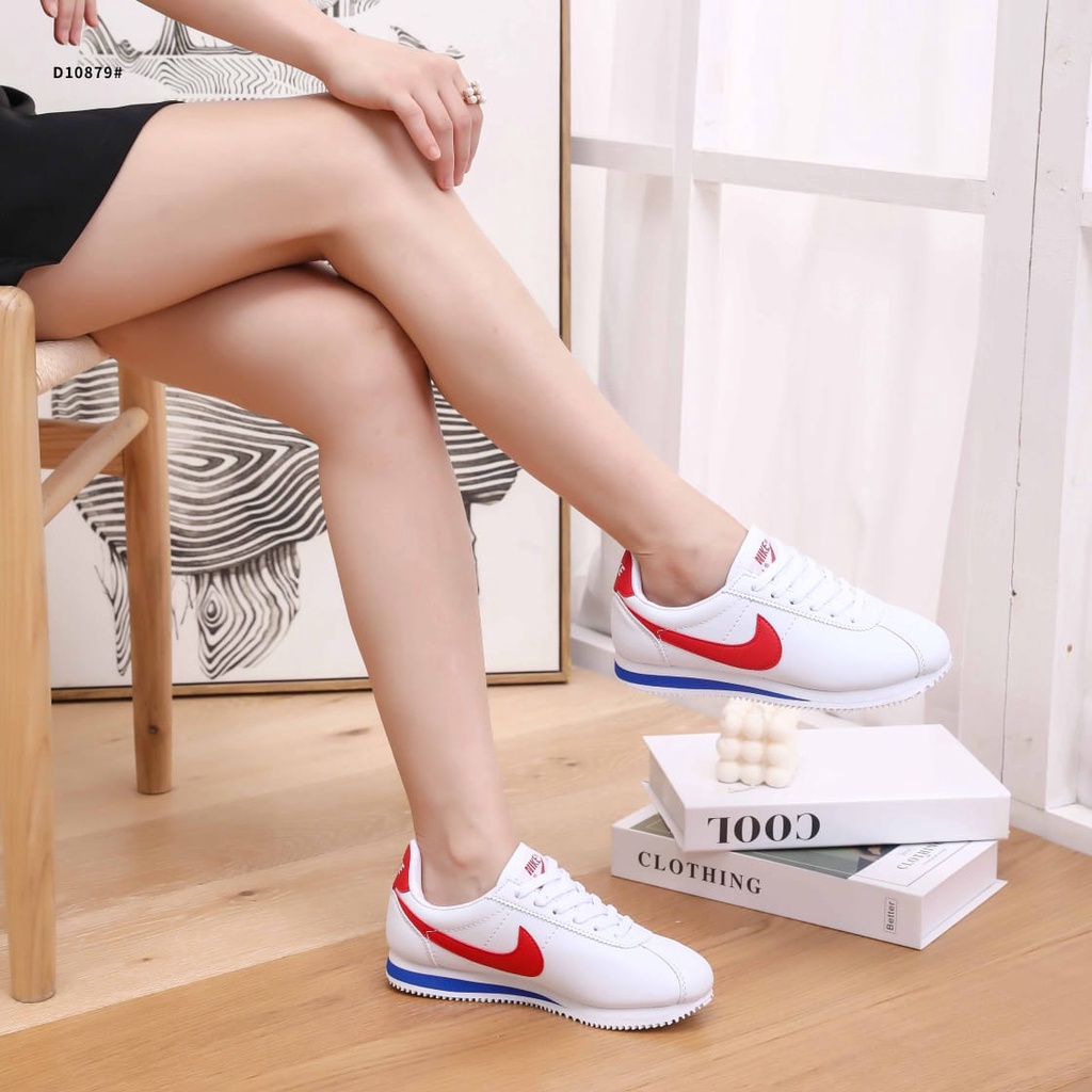 NK Classic Sneaker D10879