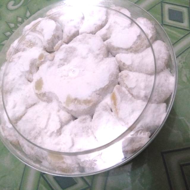 

Kue putri salju