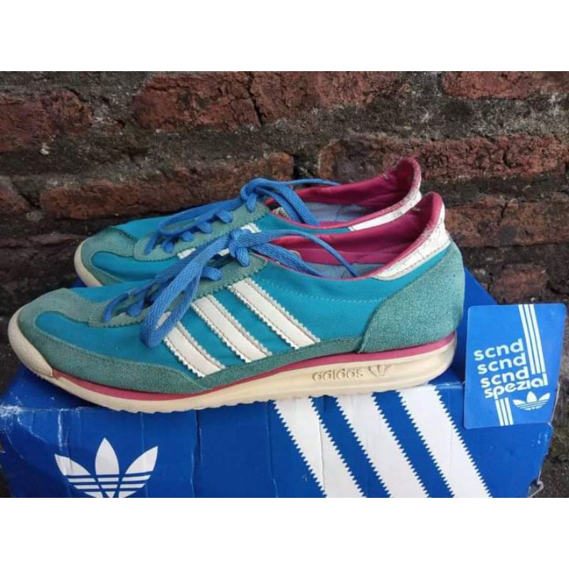 Sepatu Adidas sl72
