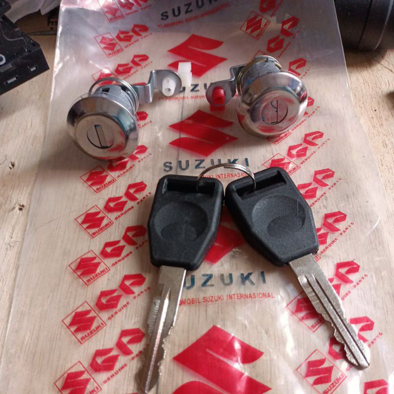 KUNCI PINTU SET APV MAVEN APV ARENA