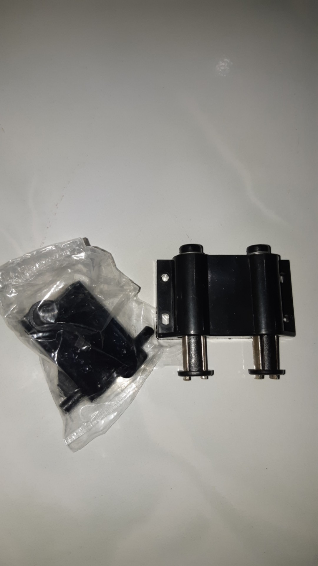 Magnit Pintu Lemari Kaca Double + Push Hitam / Kunci Magnet Push Dobel Magnet Double/pengaman Pintu