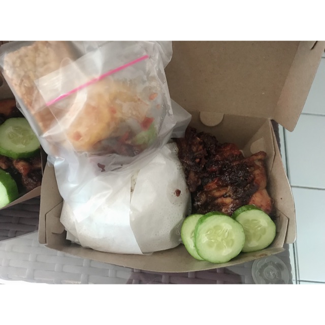 

AYAM BAKAR PECEL KOMPLIT
