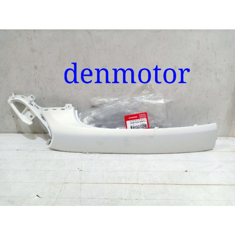 TUTUP BOURDAS SCOOPY ESP 2021 PUTIH KANAN ORIGINAL HONDA 64421-K2F-N00ZQ