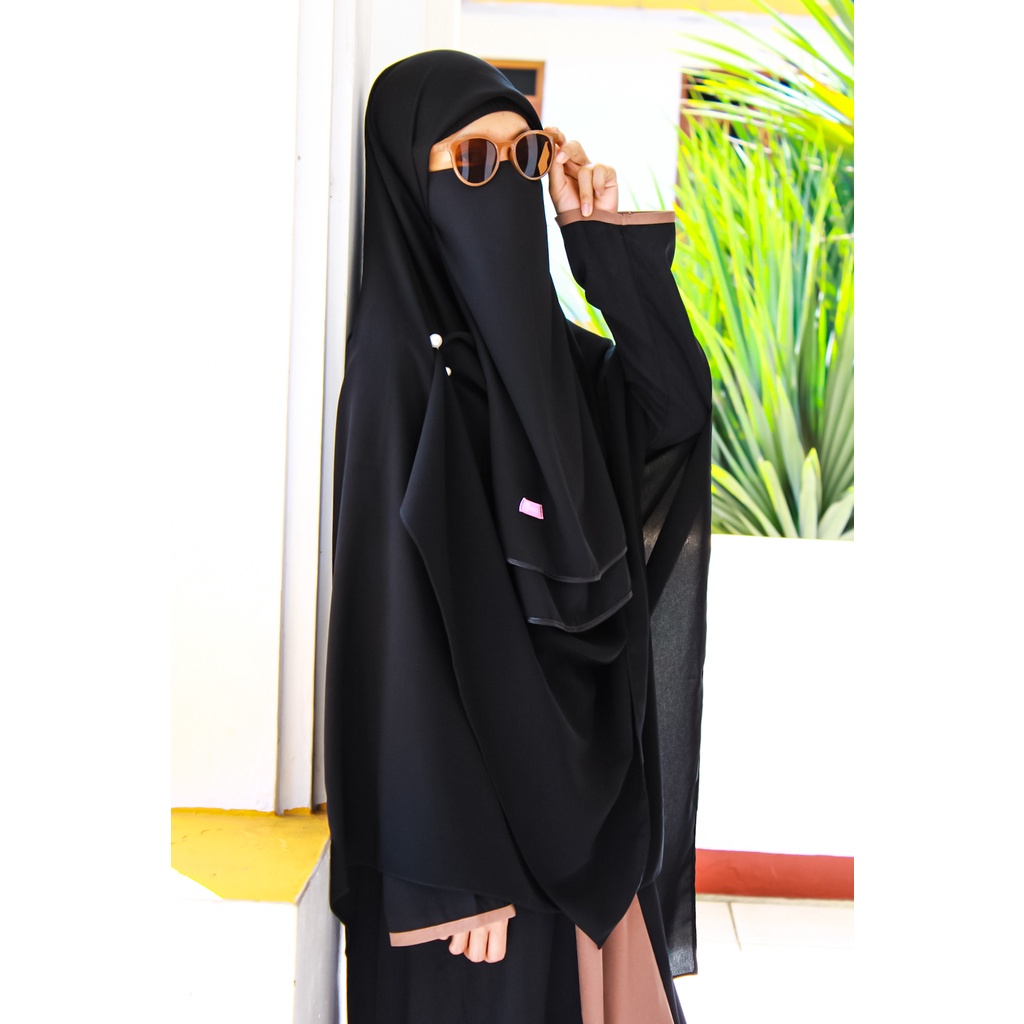 Jilbab Segi empat Premium Jetblack Hitam Pekat