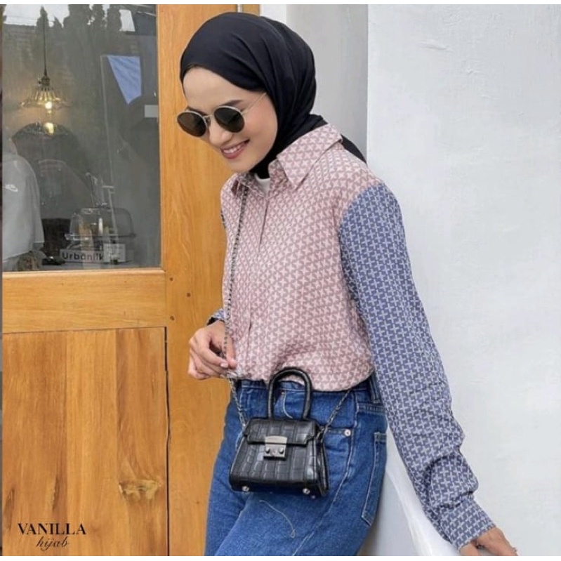 Preloved louvre blouse by vanilla