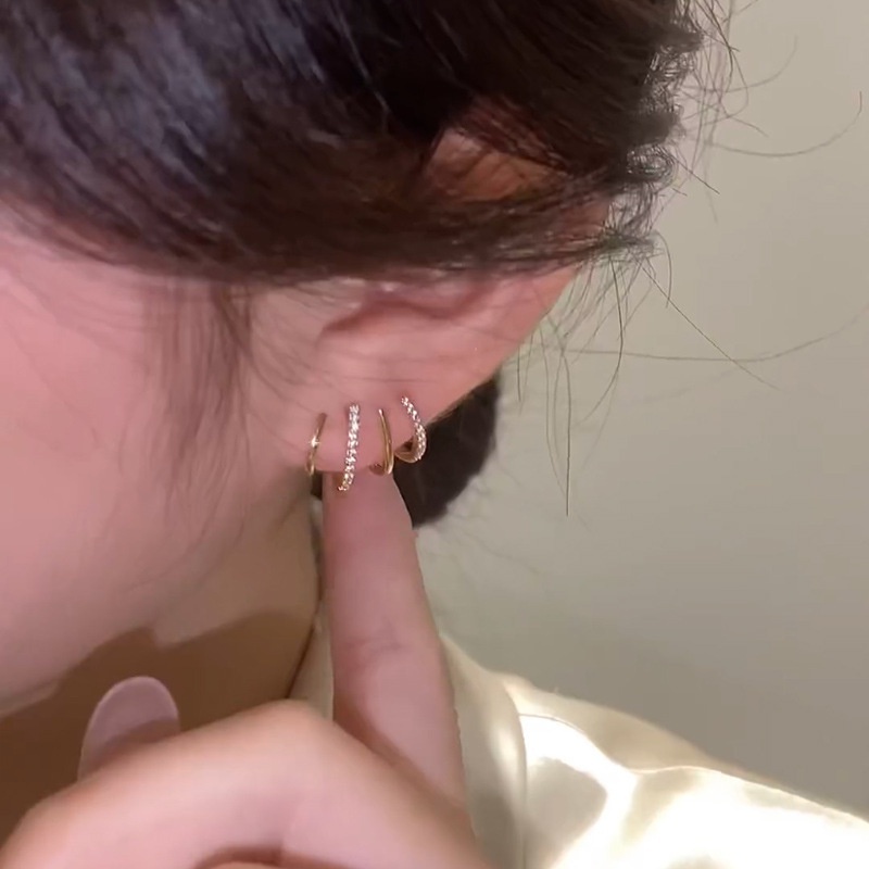 Anting Stud Berlian 4 Baris Warna Emas Gaya Elegan Untuk Wanita