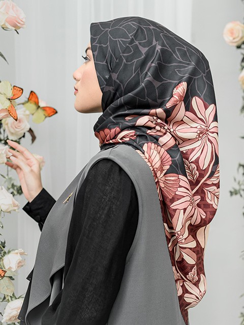 Papillon Scarf in Vanessa