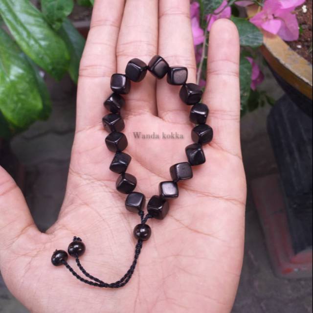 Gelang kokka motif dadu hitam
