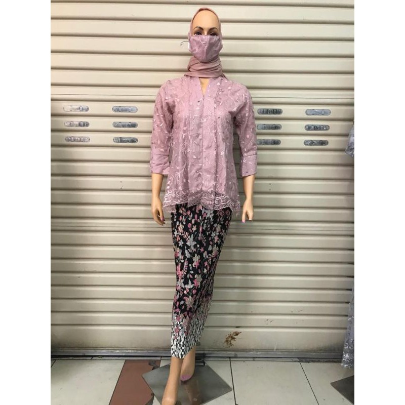 (COD) SETELAN KEBAYA MODERN / KEBAYA TILLE FLOY / KEBAYA WISUDA / KEBAYA AKAD/KEBAYA PENGANTIN/KEBAYA FLOY/KEBAYA TILLE/FLOY TILLE/ATASAN KEBAYA MODERN/BAJU KEBAYA/KEBAYA LAMARAN/KEBAYA KARTINI BY KIRANAOL-Rosegold