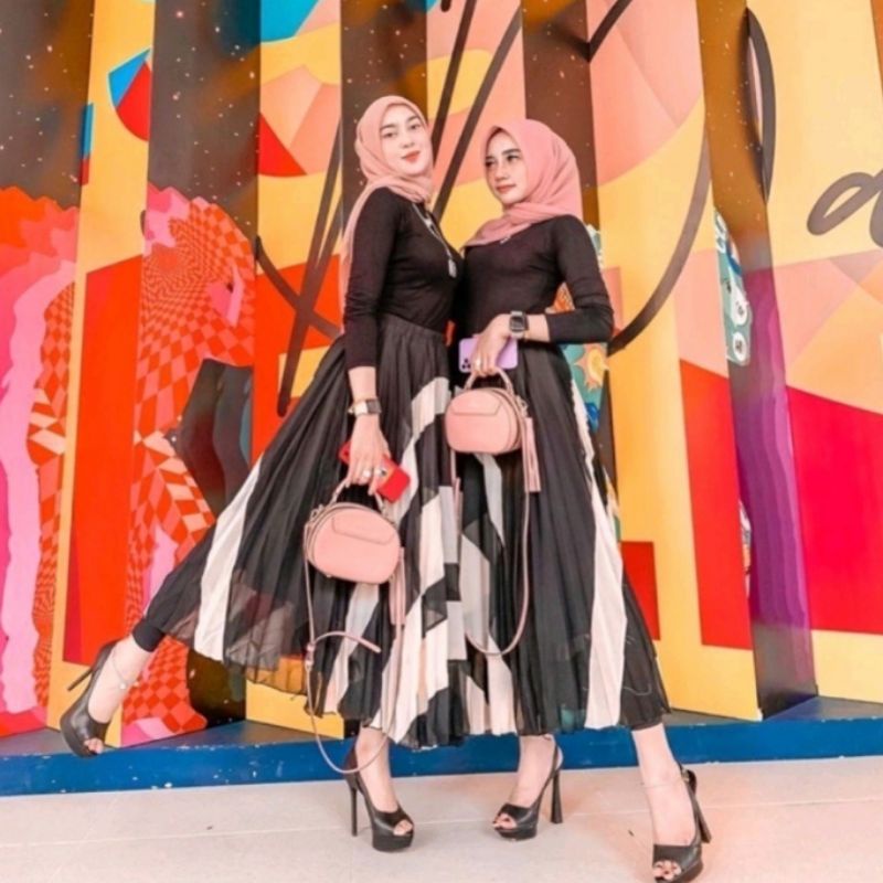 ROK WANITA ASYMETRIS BLACK WS 4124