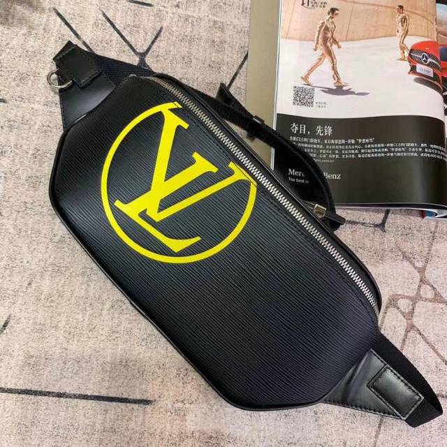 Bumbag LV Epi Leather in black