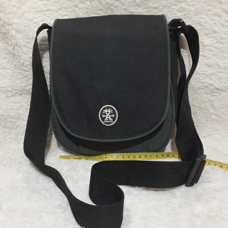 Tas Sling Second / Preloved / CRUMPLER Hitam / Tas Selempang Bekas.