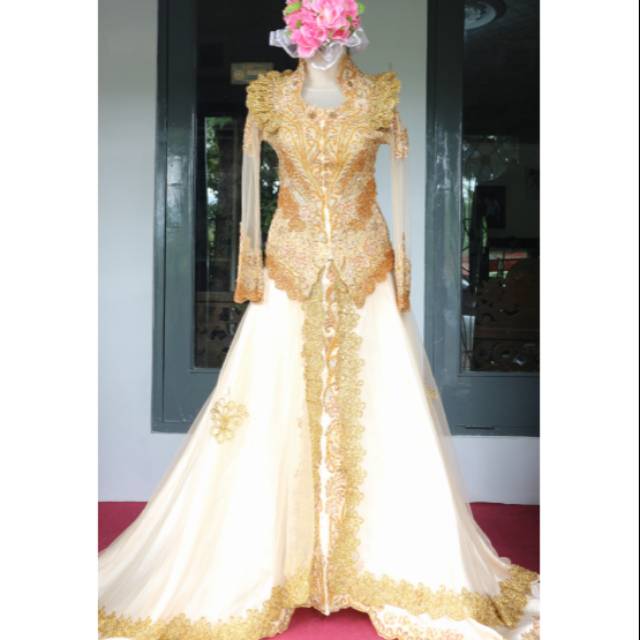 preloved gaun pengantin creamgold