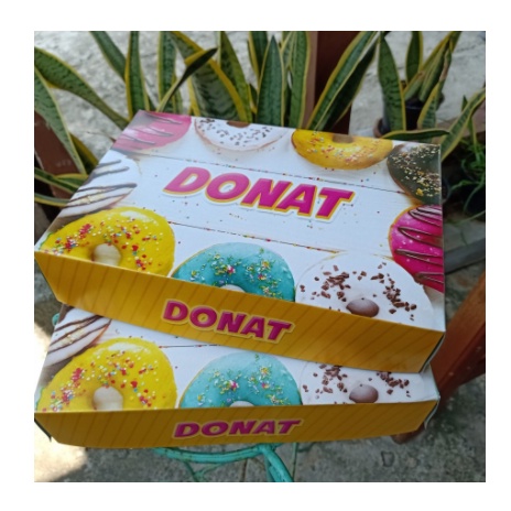 

Box Donat Dus Donat Isi Setengah Lusin - Box Makanan